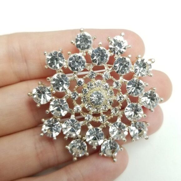 Vintage Rhinestone Cluster Flower Snowflake Brooch Silver Tone Sparkle Lapel Pin - Picture 1 of 6